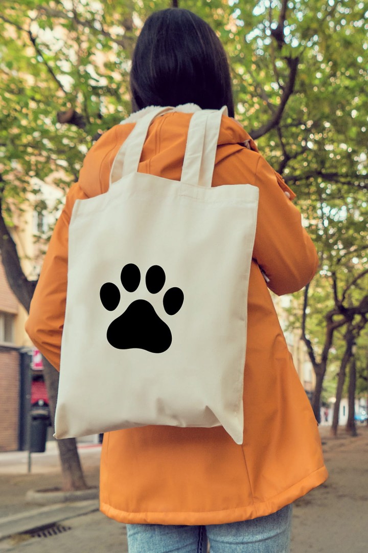 Tasche mit Hundepfotenmotiv