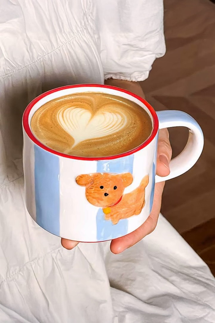 Tasse mit Hunden und Streifen